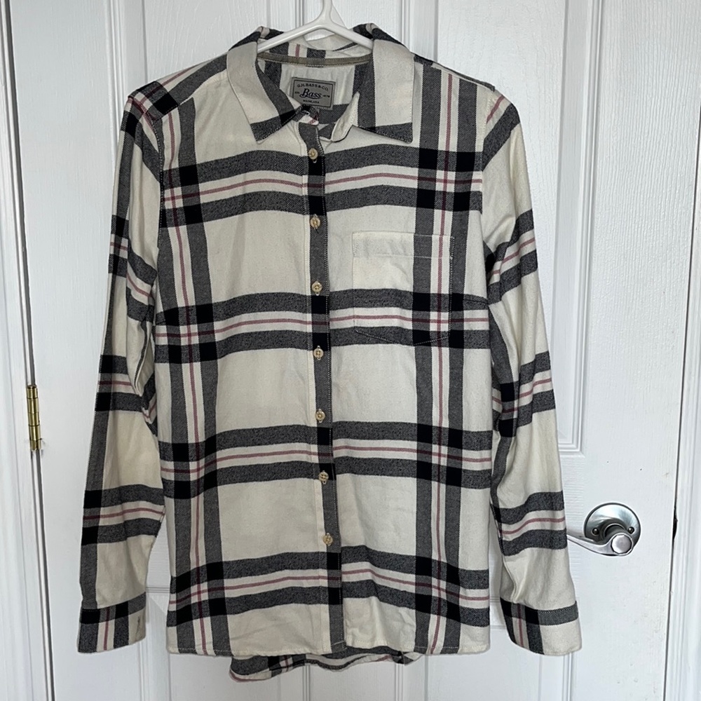 G.H Bass & co woman’s button down shirt size S